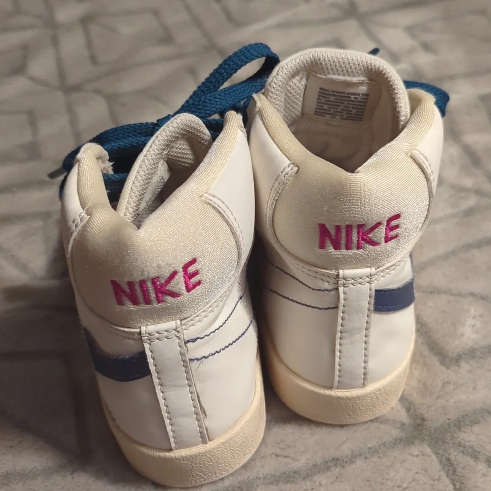 pair of Nike Blazer Mid '77 SE sneakers in the‎ 